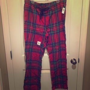 Old Navy Women’s plaid pajama pants. Size large.